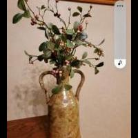 Jug with arrangement for sale in Breese IL by Garage Sale Showcase member FloGolf36, posted 11/11/2021