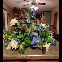 Silk flower arrangement for sale in Breese IL by Garage Sale Showcase member FloGolf36, posted 11/11/2021