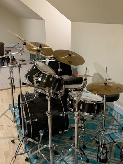 5 Piece Drum Set w/ Multiple Cymbals and Case