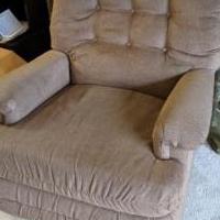 Recliner for sale in Rahway NJ by Garage Sale Showcase member akimmelman, posted 03/01/2021