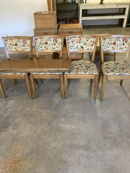 Duncan Phyfe drop leaf table w/2 leafs and 4 chairs