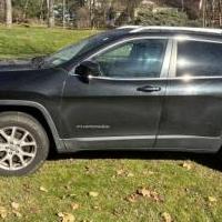 2014 Jeep Cherokee Latitude for sale in Peekskill NY by Garage Sale Showcase member PermaCeramWest, posted 12/15/2022