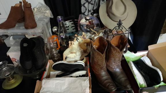 Garage sale in Penn Valley, California of Garage Sale Showcase Member 530Deals. 2 items currently listed for sale.