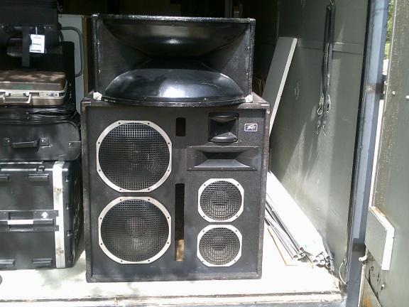 PEAVEY Speakers 2-3020's and 2- FH-1 Horns for sale in Copperas Cove TX