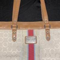 Tommy Hilfiger purse for sale in Little Rock AR by Garage Sale Showcase member Mms457, posted 09/26/2022