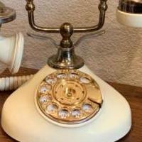 Antique phone for sale in Tyler TX by Garage Sale Showcase member janetkeais, posted 11/27/2022