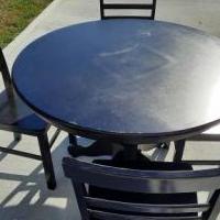 Kitchen Table for sale in Brunswick GA by Garage Sale Showcase member jwilliams133, posted 06/20/2022