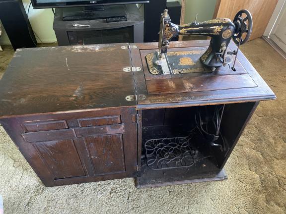 Sewing Machine for sale in Lorain OH
