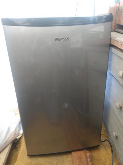 Whirlpool mini fridge 4.3 cubic for sale in Bismarck ND