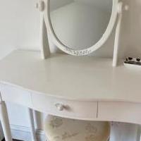 White Vanity with Stool for sale in Pawling, Ny NY by Garage Sale Showcase member cvergati, posted 03/23/2022