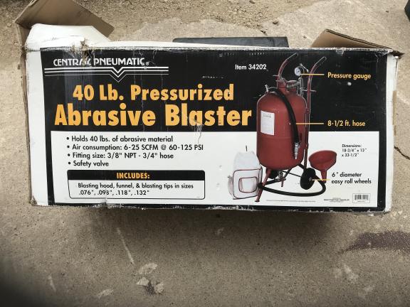 Abrasive blaster Central Pneumatic pressurized 40 lb for sale in Tipton IA