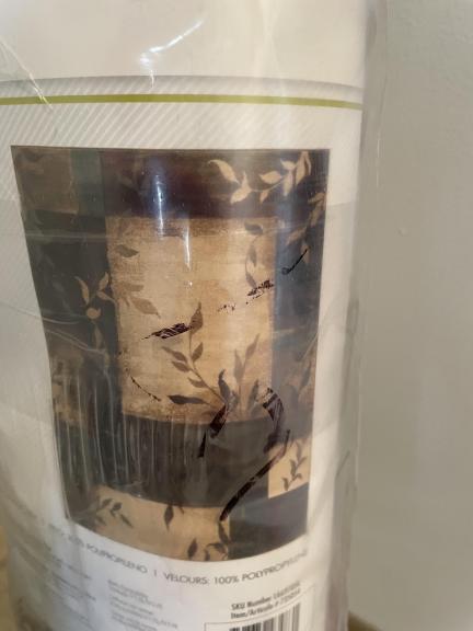 Area Rug 5’3” x 7’6”