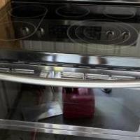 Samsung Electric Oven with Matching Micro for sale in Wayne County TN by Garage Sale Showcase member penny1040, posted 06/05/2022