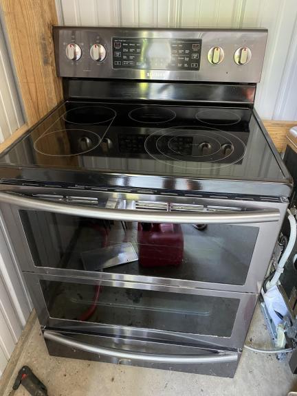 Samsung Electric Oven with Matching Micro for sale in Wayne County TN