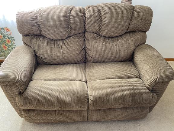 Lazy boy recliner-electric for sale in Niagara Falls NY