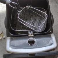 Deep fryer for sale in Farmersburg IN by Garage Sale Showcase member Jasontidd, posted 10/05/2022