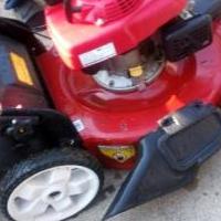 Honda self propelled for sale in Beech Grove IN by Garage Sale Showcase member Shanna29, posted 08/13/2022
