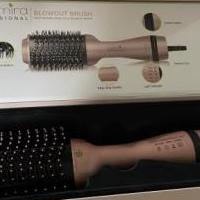 Kashmiri Professional Blowout Brush for sale in Huron OH by Garage Sale Showcase member nbc111444, posted 12/21/2021