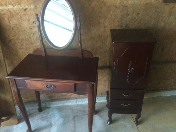 Jewelry box and makeup desk for sale in Tiffin OH