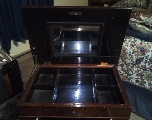 ANTIQUE CHILDS VANITY