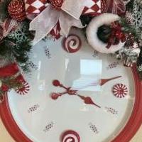 Christmas Clock Decor for sale in Richmond TX by Garage Sale Showcase member tanchee, posted 10/28/2023