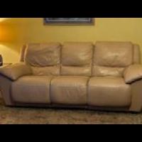Leather couch for sale in Miami FL by Garage Sale Showcase member ctshriner, posted 03/24/2025