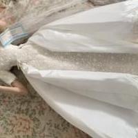 Ashton Drake Wedding Dolls for sale in Nedrow NY by Garage Sale Showcase member mingcoat50, posted 07/14/2024
