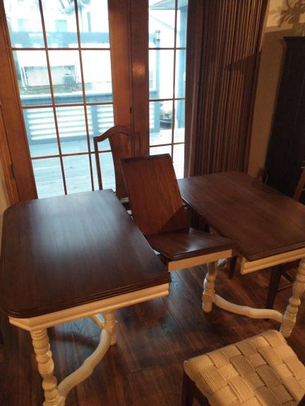 Dining table w/chairs