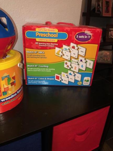 2 tier shelf with 6 bins and early learning stuff