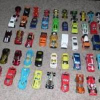 50 small racing cars toys for sale in Ashtabula OH by Garage Sale Showcase Member Abenafe