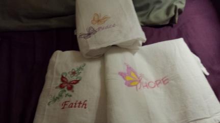 3pk. embroidered towels for sale in Jones County IA