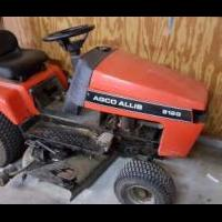 Lawn tractor - Agco Allis 512G for sale in Bluffton IN by Garage Sale Showcase Member SharonMim