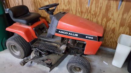 Lawn tractor - Agco Allis 512G for sale in Bluffton IN