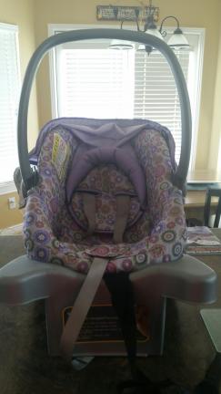 Safety 1st girl infant carseat for sale in Davis County UT