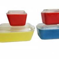 Vintage Pyrex Primary Colors Refrigerator Dishes Set of 4 with Lids 500 Series for sale in Copiah County MS by Garage Sale Showcase Member Sbrown