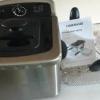 Electric Fryer for sale in Middleburg FL by Garage Sale Showcase member Cynthia, posted 10/05/2018