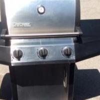 LLP Gas Grill  Ducane Affinity 3100 for sale in Sturgeon Bay WI by Garage Sale Showcase member Terry621, posted 07/30/2018