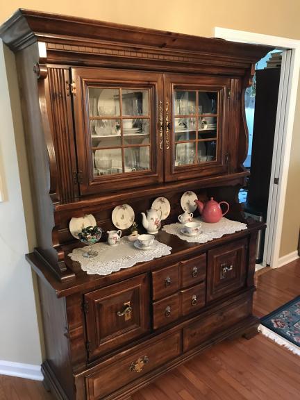 Dining Room Table & China Cabinet