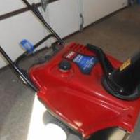 Toro Snow Blower for sale in Bluffton IN by Garage Sale Showcase member Crabbyroad, posted 03/18/2018