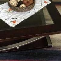 Cocktail table Rooms to go for sale in Drexel Hill PA by Garage Sale Showcase member Bijouti, posted 05/27/2018