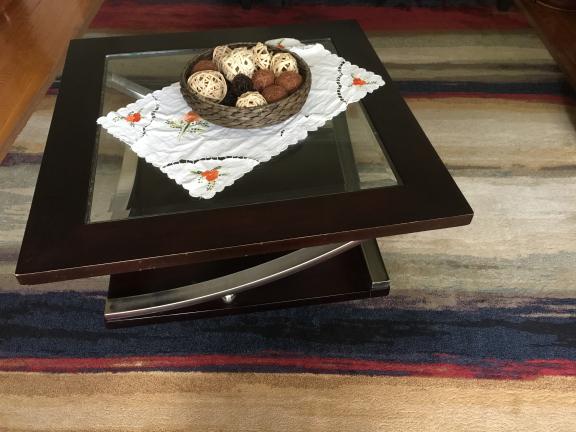 Cocktail table Rooms to go for sale in Drexel Hill PA