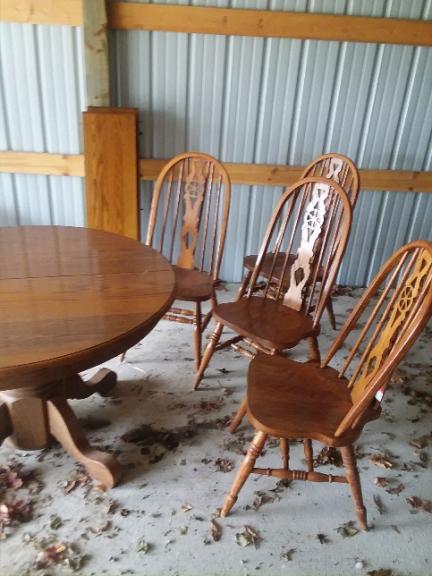 Amish oak table and 4 chairs