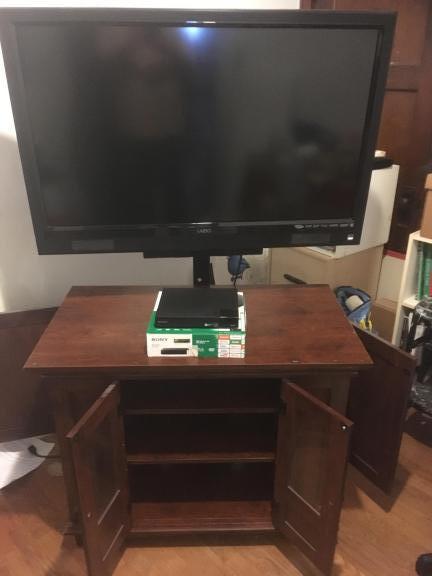 VIZO-42 TV-STAND-DVD PLAYER