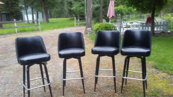 4 black swivel bar stools for sale in Thompson Falls MT