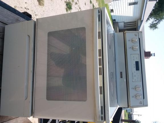 Electric stove for sale in Stanton County KS