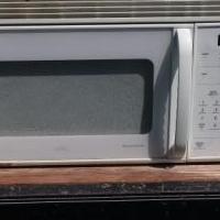 Over the range microwave for sale in Stanton County KS by Garage Sale Showcase member SPORY1, posted 08/17/2018
