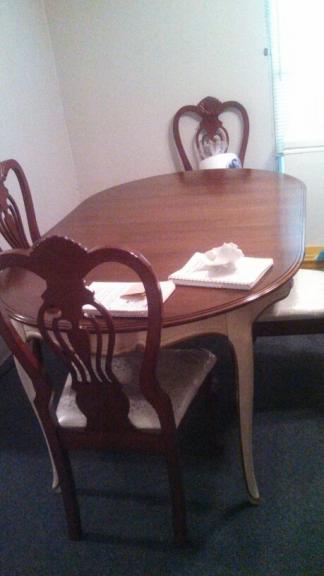 Driano Cherry Two Toned Dining Table W/2 Leafs