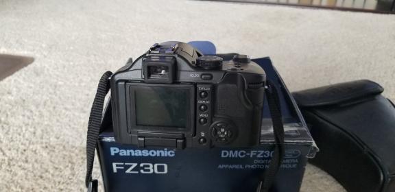 Panasonic FZ30 Digital Camera w/ Case!