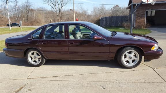 Garage sale in Berrien Springs, Michigan of Garage Sale Showcase Member F08309JB.