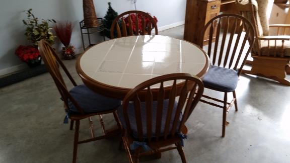 42" Round tile top pedistal table + 4 chairs